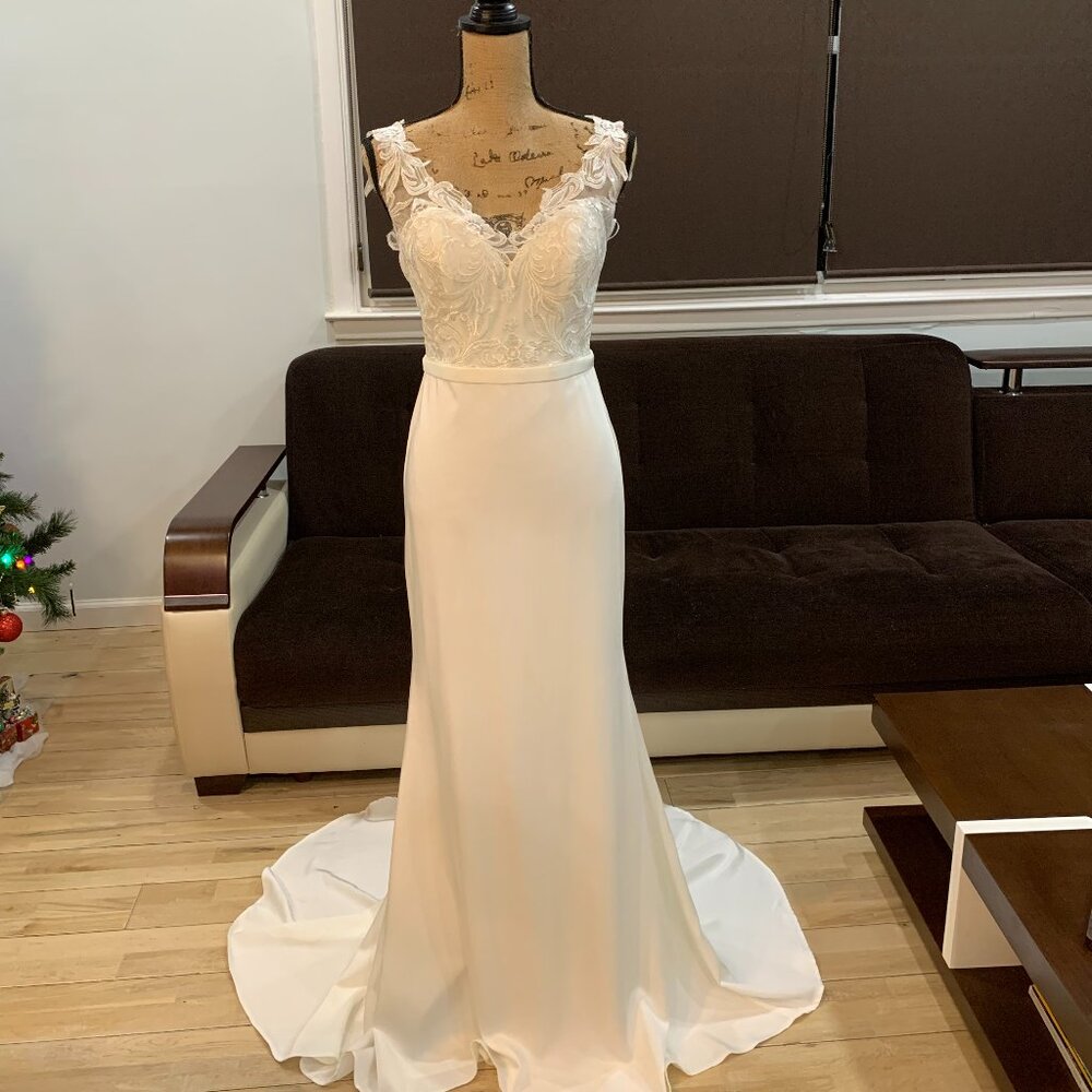 Elegant Ivory Mermaid Wedding Dress with Lace and Open Back